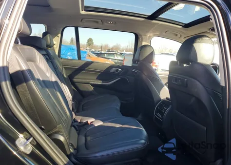 2021 BMW X7 xDrive40I z USA, uszkodzony, nr VIN 5UXCW2C00M9F66858